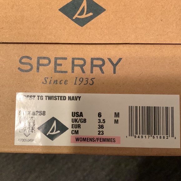 Brand new in box Size 6 Sperry slip on canvas shoes - Picture 3 of 4